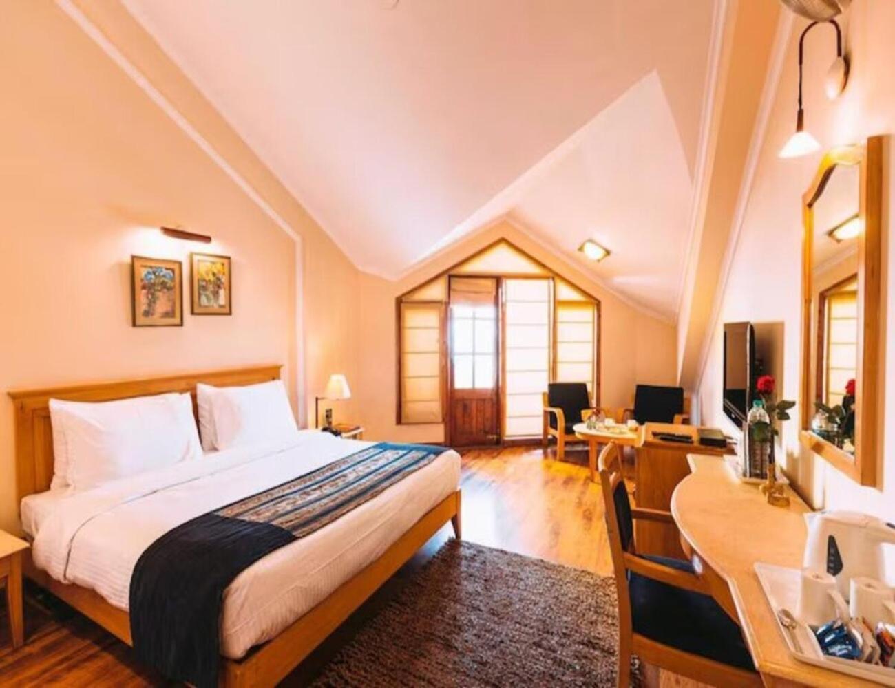 Hotel Willow Banks - Boutique 4 Star Hotel On The Mall Road Shimla Exterior photo