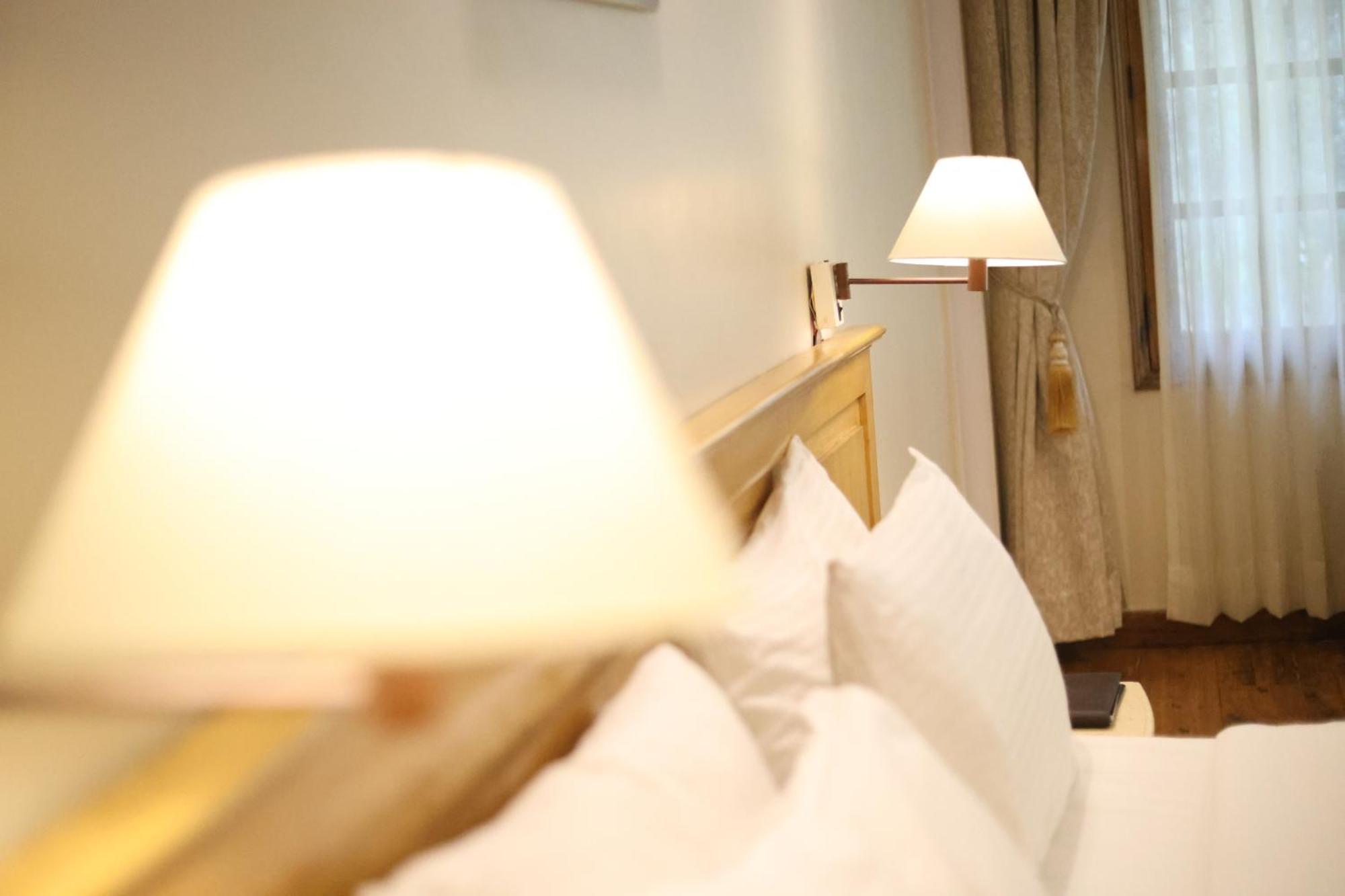 Hotel Willow Banks - Boutique 4 Star Hotel On The Mall Road Shimla Exterior photo