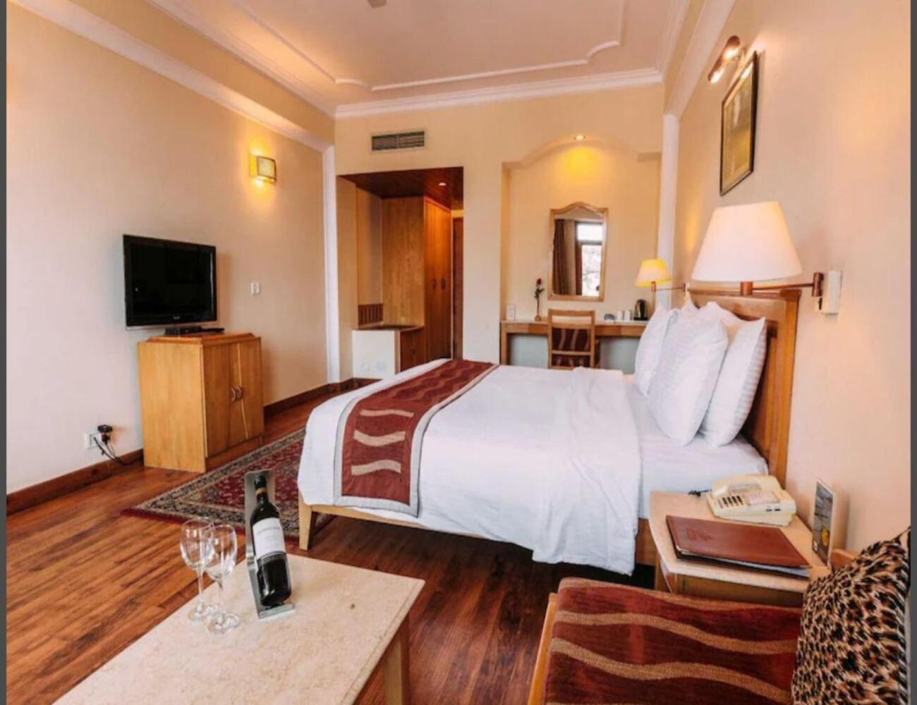 Hotel Willow Banks - Boutique 4 Star Hotel On The Mall Road Shimla Exterior photo